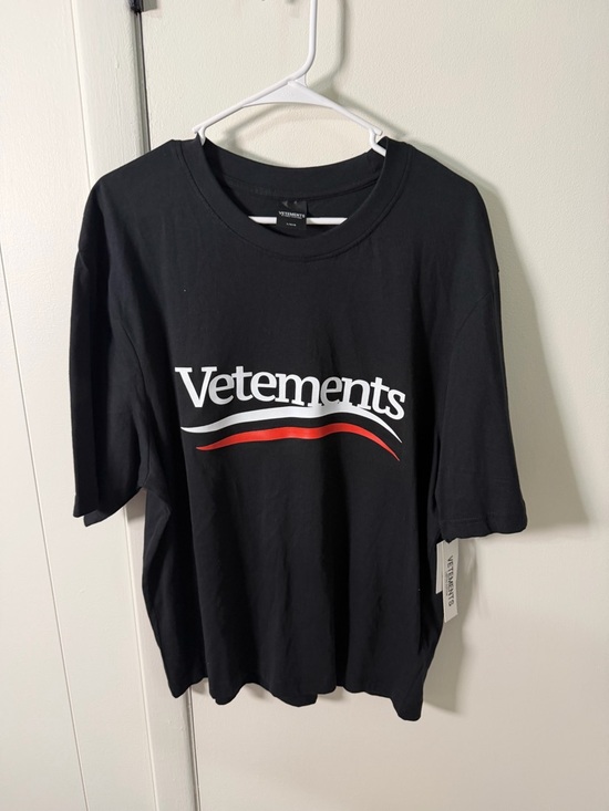 Vetements Other - Vetements Black Tee with White Logo and Red Wave